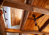 キッチンの反対側は多目的に利用できるカウンター。